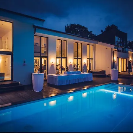 Luxusvilla Mit Pool Kelkheim